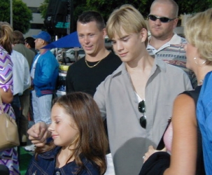 Photos de Mackenzie Rosman - Summer Catch Premiere 08.22.2001 - 7